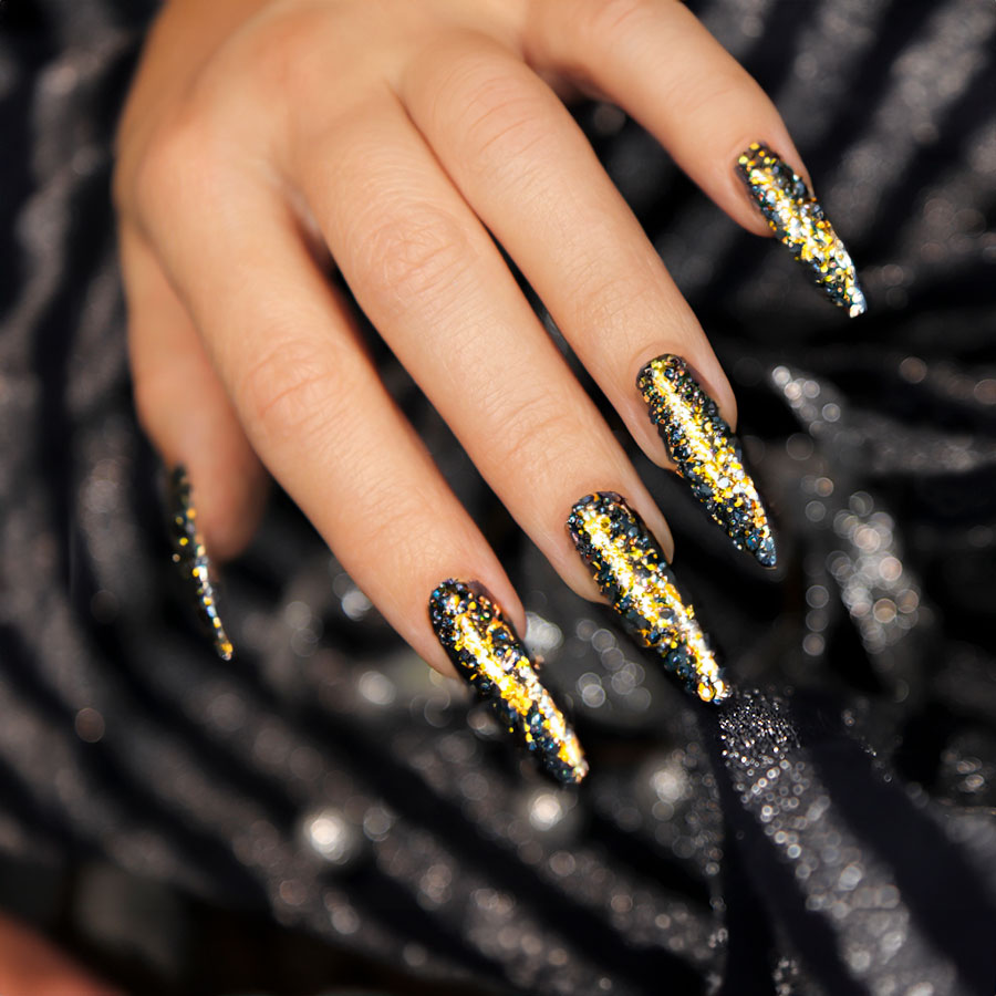 GLITTER NAILS