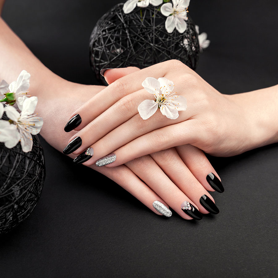 GLITTER NAILS
